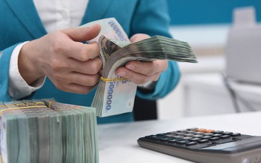 BizExplained: Tiền gửi dân cư vượt 10,5 triệu tỷ đồng: Người Việt liệu có ‘nghiện’ gửi tiết kiệm?