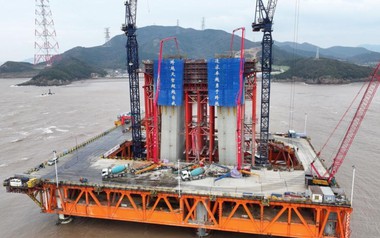 Phát hiện Trung Quốc cắm khối trụ cao bằng tòa nhà 100 tầng giữa biển, quyết thực hiện nhiệm vụ quan trọng