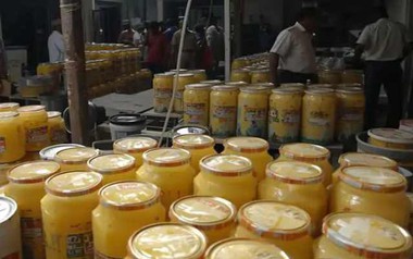 Đột kích lúc nửa đêm, công an triệt phá đường dây sản xuất bơ và dầu ăn giả, tịch thu hơn 14 tấn sản phẩm pha trộn