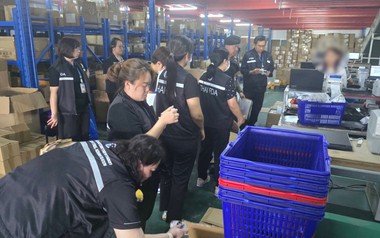 Đột kích một nhà kho, công an triệt phá đường dây buôn bán thực phẩm chức năng giả, tịch thu hơn 15.000 sản phẩm nhập lậu