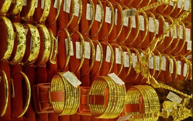 Giá vàng bất ngờ đảo chiều trong sáng nay