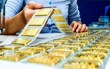 Giá vàng thêm phiên “đỏ lửa”, xuống mức thấp nhất trong 1 tuần qua