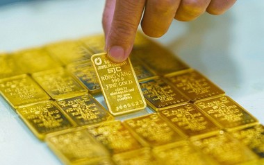 Cú giảm bất ngờ của giá vàng sáng nay