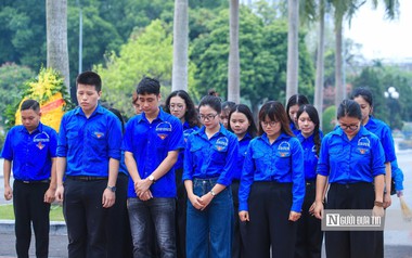 Tuổi trẻ Hội Luật gia Việt Nam dâng hương tri ân các anh hùng liệt sĩ