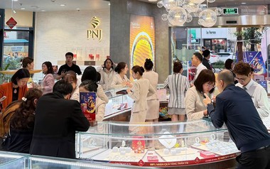 Muốn bán lại vàng PNJ, khách chỉ được giao dịch tại cửa hàng chỉ định và trong 2 giờ mỗi ngày