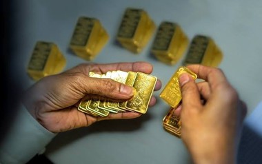 Bất ngờ với giá vàng cuối tuần: Vàng nhẫn SJC bật tăng trở lại