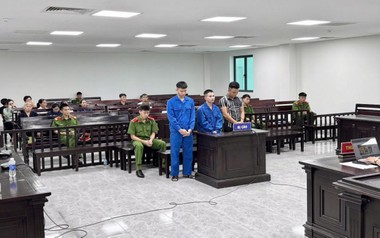 Rút gần 500 triệu đồng từ các tài khoản đứng tên mình, sau đó lập tức khóa lại: Hai thanh niên 2001, 2002 bị điều tra