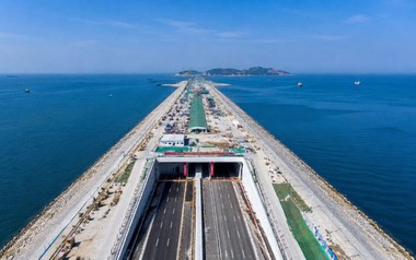 Phát hiện Trung Quốc đánh chìm 18 khối bê tông nặng tổng cộng 1 triệu tấn xuống đáy biển, ghép chính xác sai số 3mm - công trình ngầm dài 5km hoàn thiện sau 20 tháng