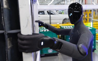 Tầm nhìn cực đỉnh của ông Phạm Nhật Vượng: robot hình người tràn vào các nhà máy sản xuất ô tô, Tesla cùng Hyundai, BMW đồng loạt tăng tốc