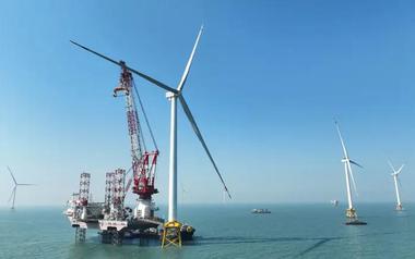 Cắm loạt cọc thép sâu 136 mét giữa biển, hoàn thành công trình cao bằng tòa nhà 110 tầng chưa từng có trên thế giới