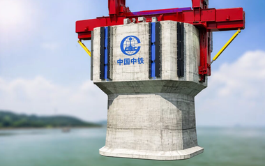 Phát hiện Trung Quốc nâng khối bê tông cốt thép nặng 1.540 tấn bằng thiết bị đặc biệt, một siêu công trình đường thủy sắp lộ diện