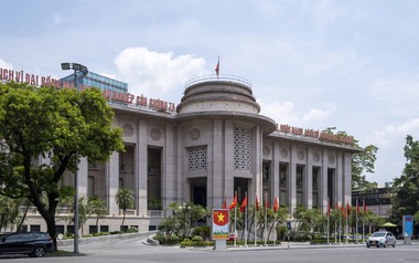 NHNN bơm thanh khoản VND dài hạn hơn