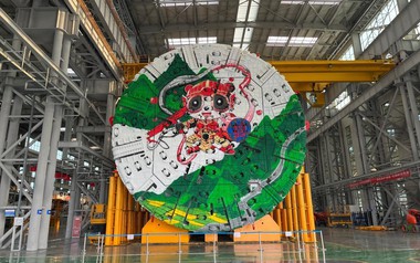 Phát hiện láng giềng Việt Nam đưa ‘quái vật’ dài 220m, nặng 3.500 tấn xuống lòng đất - thực hiện nhiệm vụ đặc biệt ở độ sâu hơn 1000m
