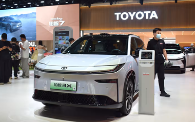 Toyota bất ngờ 'đổi bài', cả chuỗi cung ứng ở Nhật Bản rung chuyển: 'Chúng tôi không thể cạnh tranh với người Trung Quốc về giá'