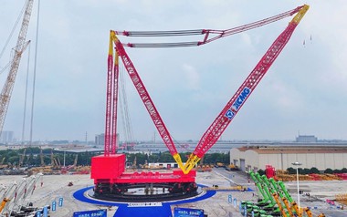 Phát hiện một 'gã khổng lồ' vừa rời nhà máy, có thể nhấc bổng vật thể nặng tới 14.000 tấn, thực hiện nhiệm vụ đặc biệt