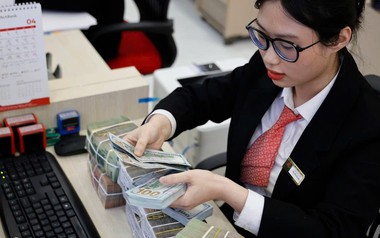 Giá USD tự do và ngân hàng liên tục giảm mạnh