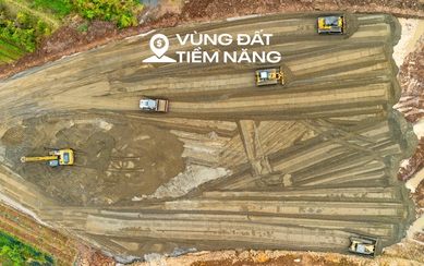 Toàn cảnh công trường sân vận động 60.000 chỗ lớn thứ 2 Việt Nam: Có mặt bằng "sạch" sau 2 tháng, máy móc phủ kín, sắp hoàn thành san lấp