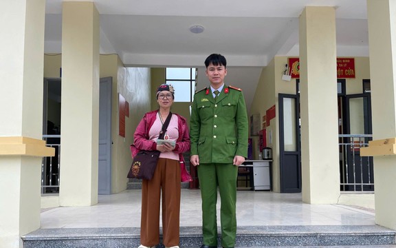 Chuẩn bị chuyển 300 triệu đồng vào tài khoản ngân hàng của chính mình: Người phụ nữ bất ngờ dừng giao dịch và đến công an nhờ hỗ trợ