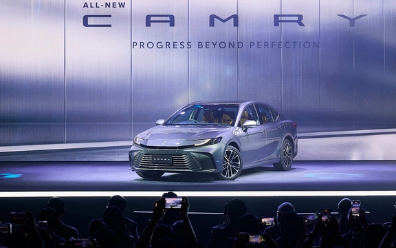 Toyota 'mạnh tay' cuối năm, miễn 100% phí trước bạ cho Camry, Vios và loạt xe chiến lược