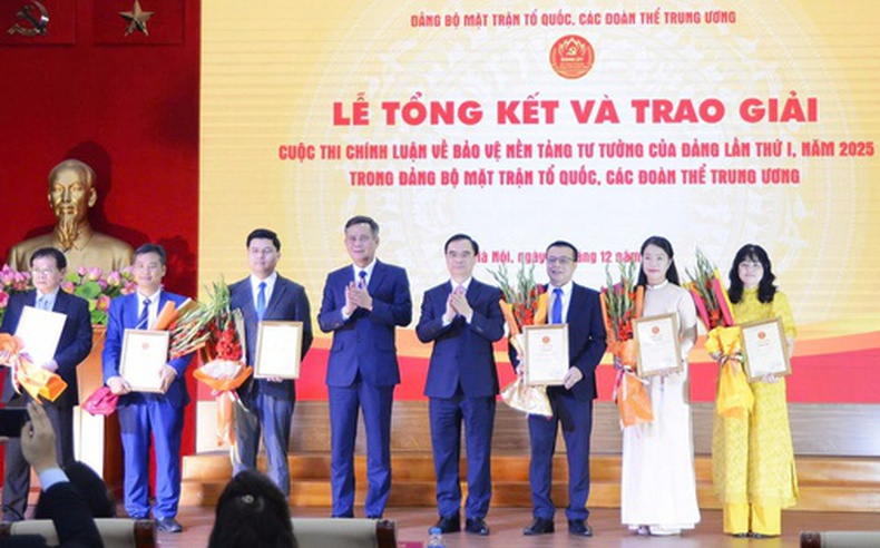 Đảng ủy Trung ương Hội Luật gia Việt Nam được trao 2 giải cuộc thi Chính luận về bảo vệ nền tảng tư tưởng của Đảng